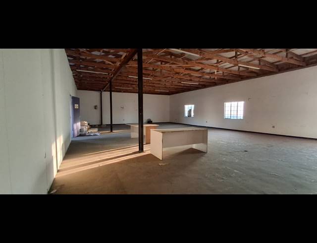 1,265M² BUILDING FOR SALE IN APEX